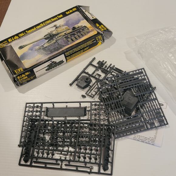 Vintage Model kit IS-2 (1944)  Soviet WWII Heavy Tank Scale 1:72 New, open box - Picture 7 of 14